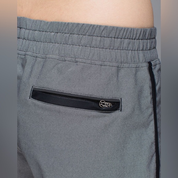 Lululemon💎EUC VINTAGE🦄Varsity Shorts 2014🦄Black (grey denim effect)🦄Size 6 - Picture 4 of 16